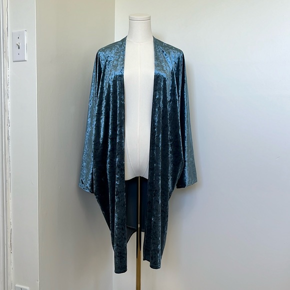 Stunning Velvet Crush Kimono - Picture 1 of 4